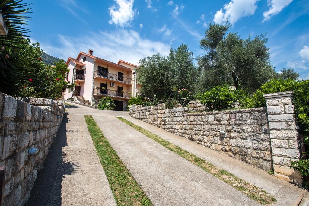 Apartments And Bungalows Mimoza Baosici Herceg Novi Exterior photo